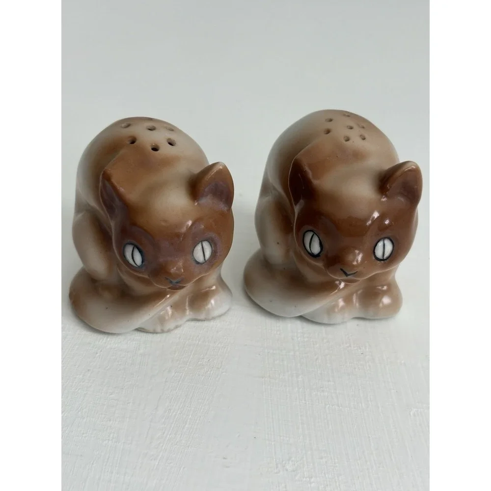 Vintage Made In Japan Siamese Cat Salt Pepper Shakers Brown Blue Eyes Pair MCM